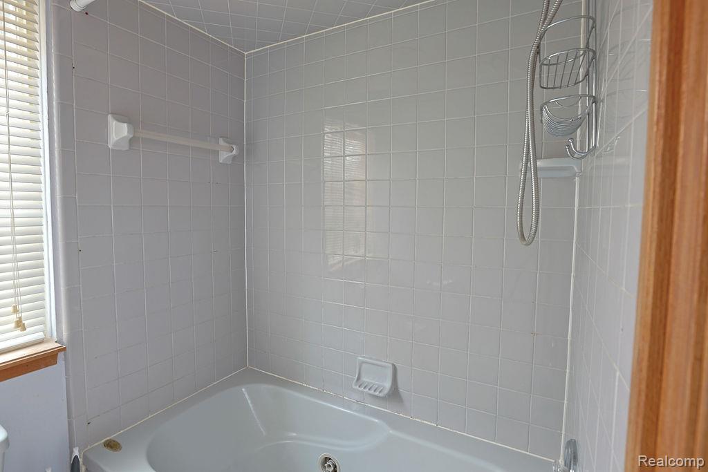 43428 Hartwick Drive, Sterling Heights, MI 48313 — Photo 19