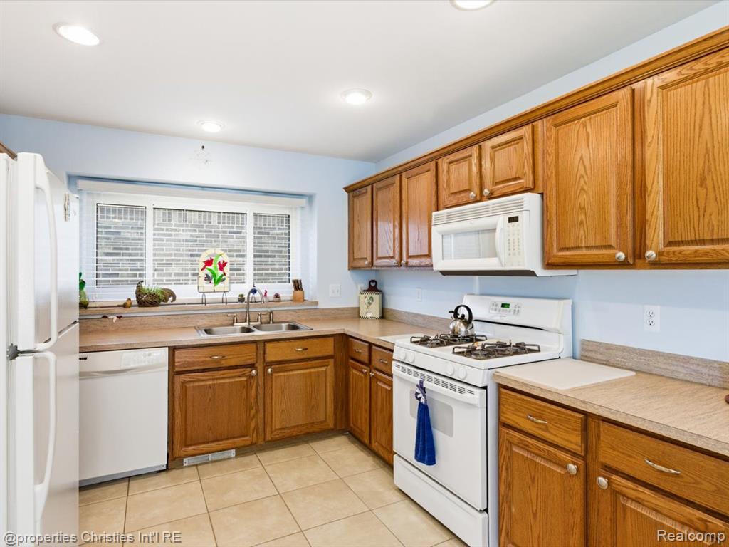 57196 Copper Creek Drive W, Washington, MI — Photo 12