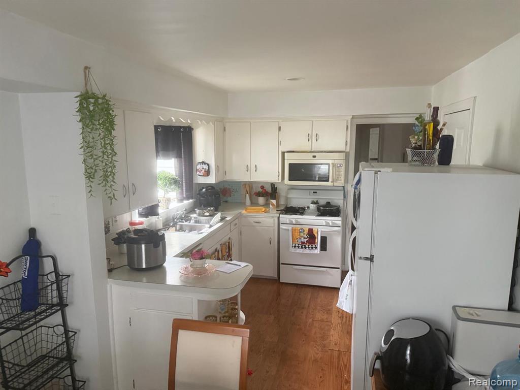 927 Alvord Avenue, Flint, MI 48507 — Photo 2