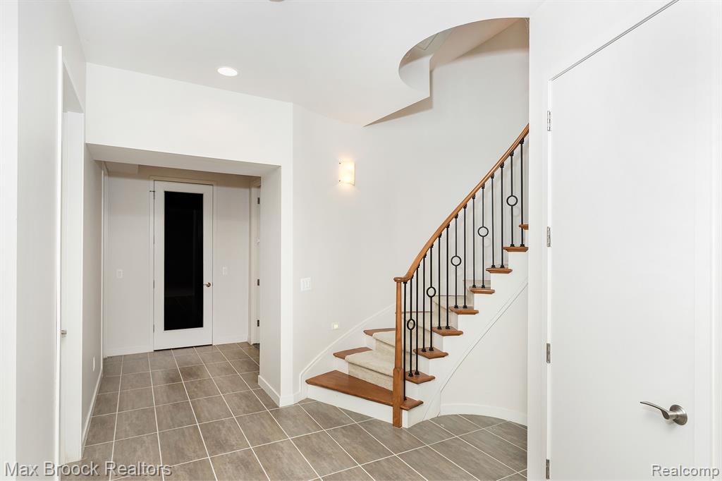 5681 SHORE Drive, Orchard Lake Village, MI 48324 — Photo 48