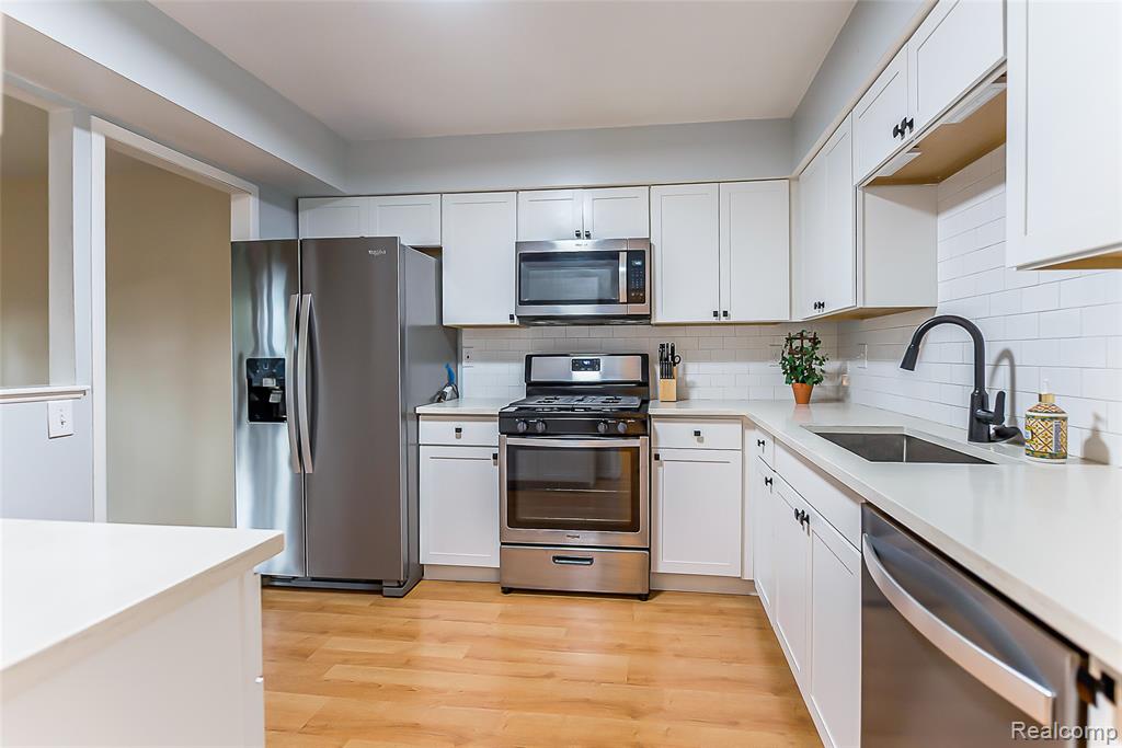 44877 Erin Drive, Plymouth, MI 48170 — Photo 11