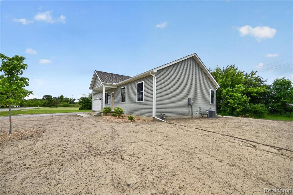 926 Ford Road, Carleton, MI 48117 — Photo 2
