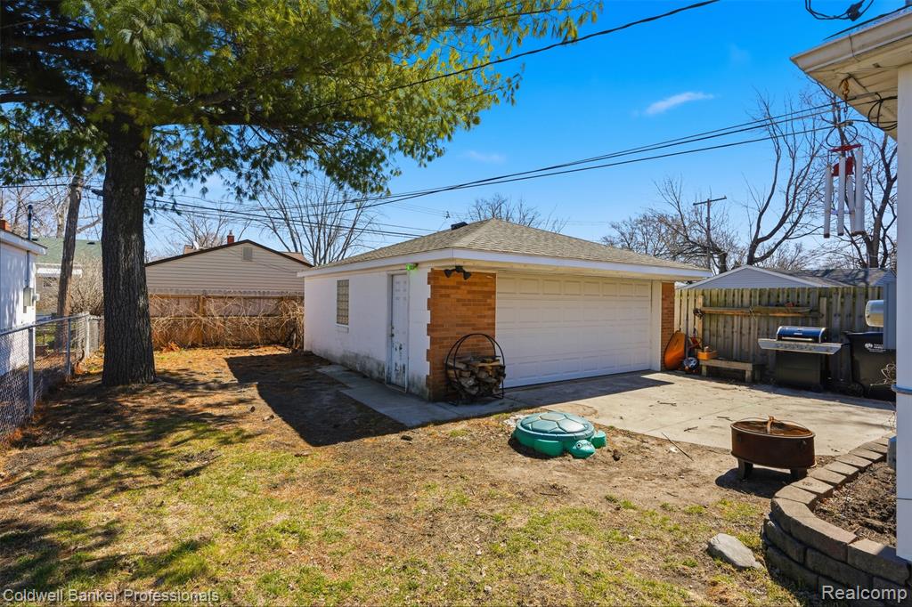 28816 Groveland Street, Madison Heights, MI 48071 — Photo 22