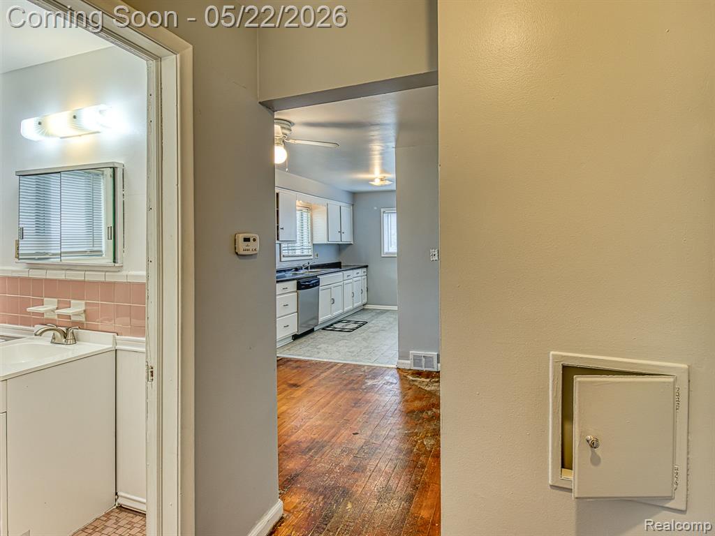 8501 Allen Road, Allen Park, MI 48101 — Photo 17