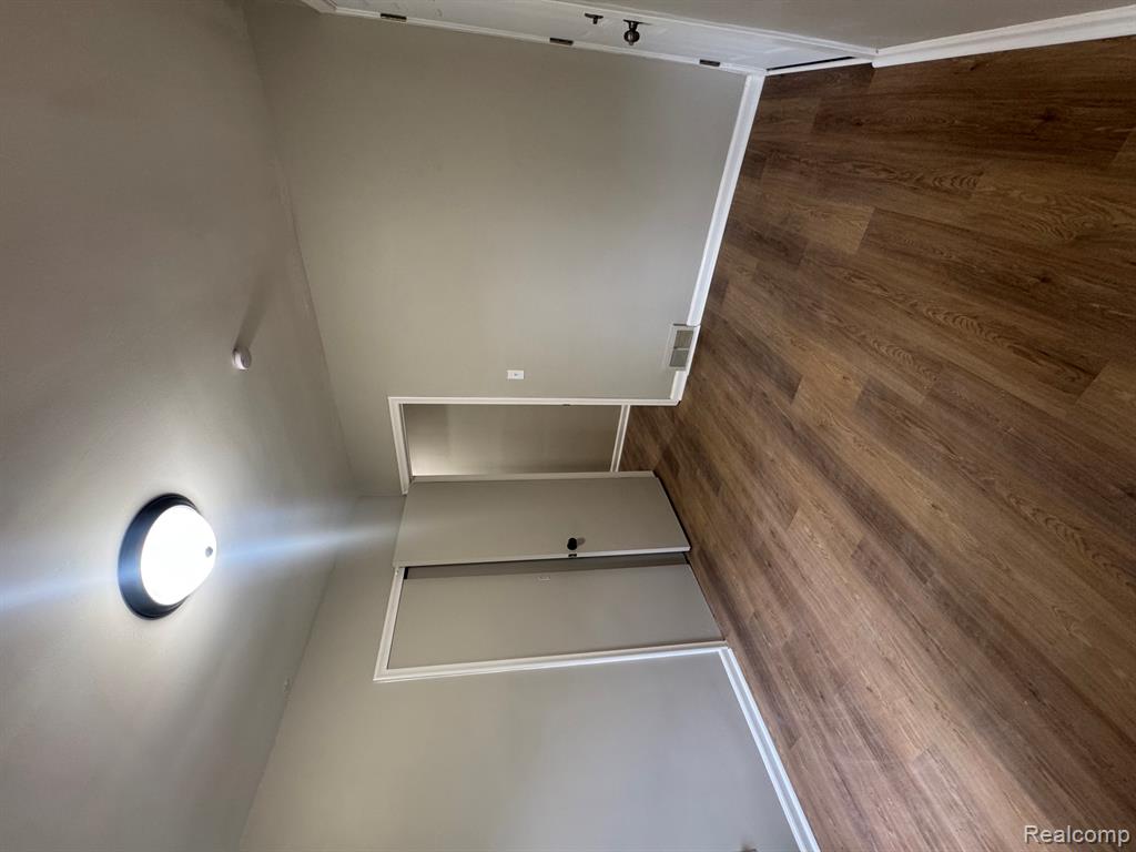20910 Van Antwerp, Harper Woods, MI 48225 — Photo 15