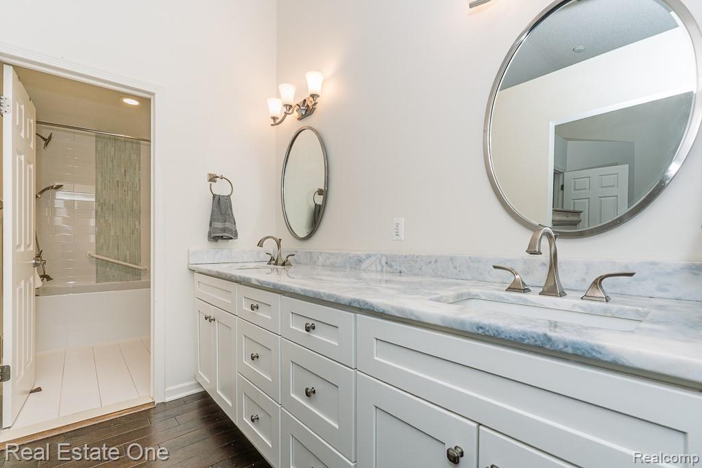 7086 Danbrooke Court, West Bloomfield, MI — Photo 29