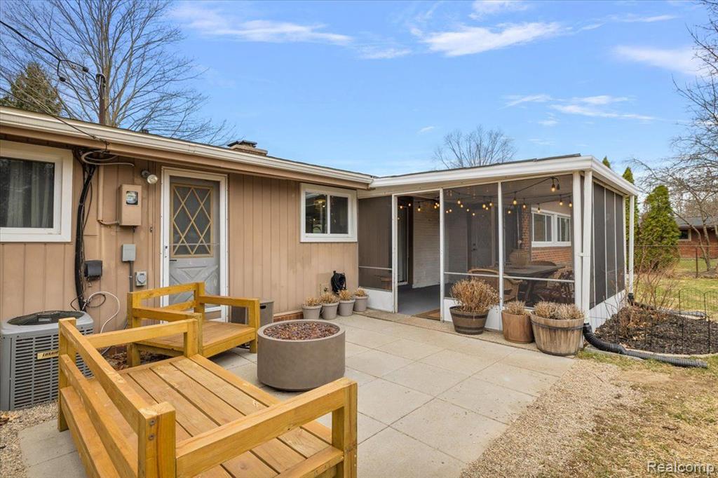 2068 GLENCOVE Road, Wolverine Lake, MI 48390 — Photo 34