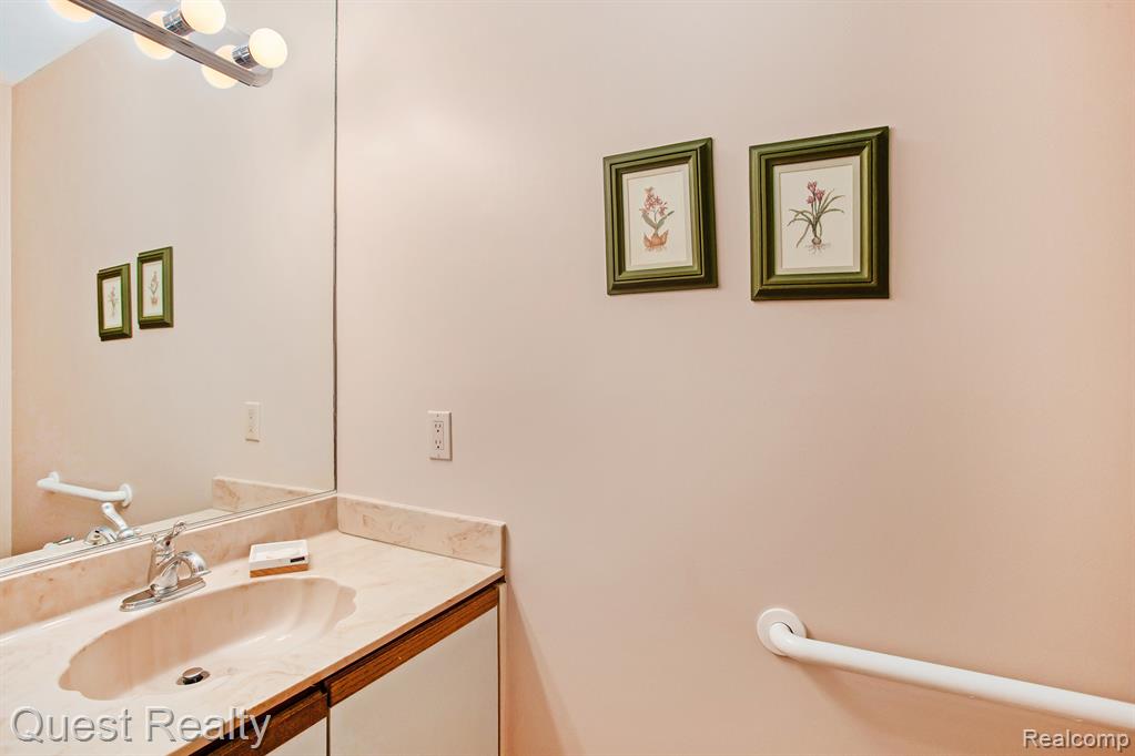 5780 Point Of The Woods Drive, West Bloomfield, MI 48324 — Photo 12