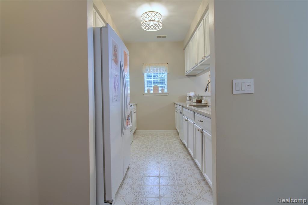 24031 Fairlane Boulevard, Trenton, MI 48183 — Photo 10