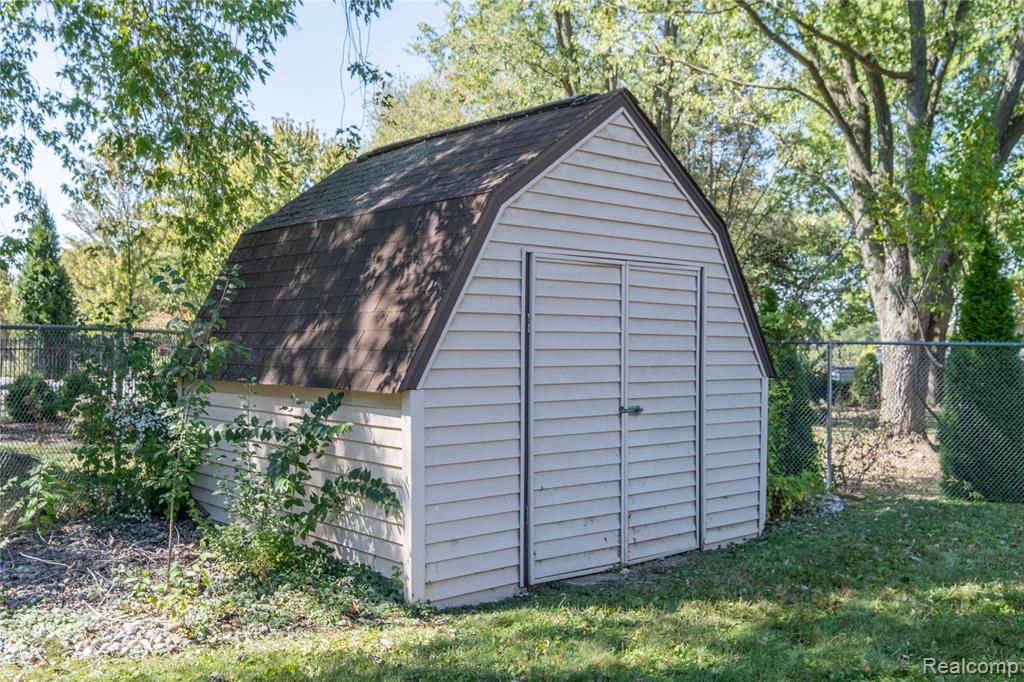 9336 E Bristol Road, Davison, MI 48423 — Photo 18
