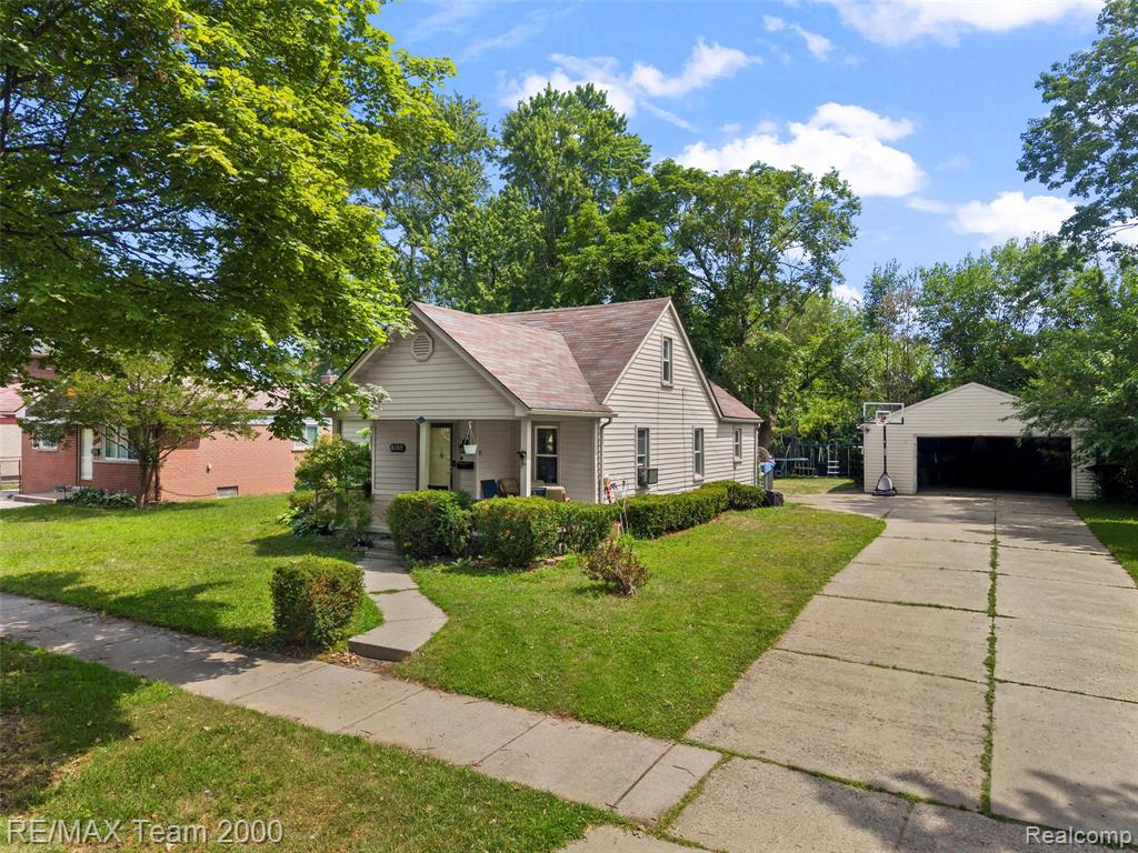 6196 N Gulley Road, Dearborn Heights, MI 48127