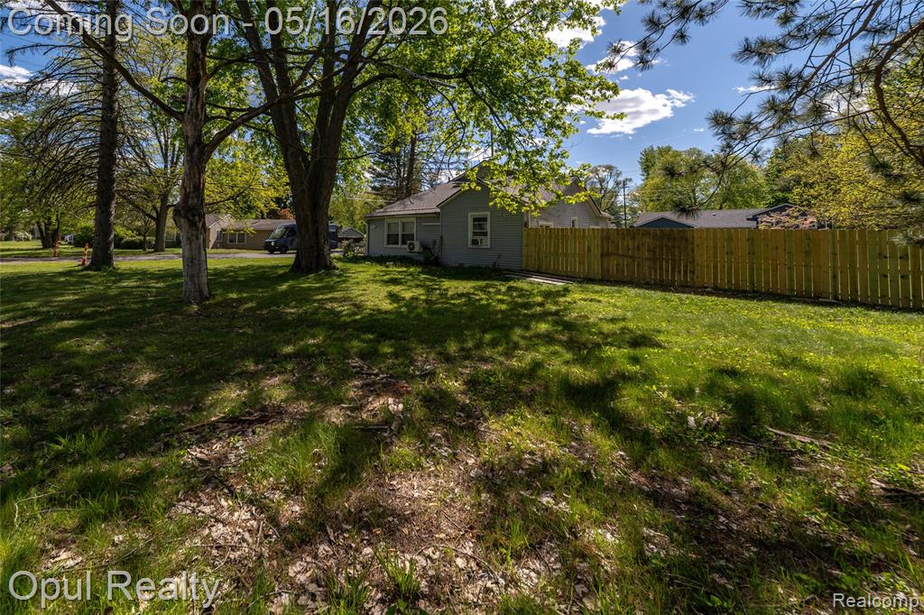 21001 Parker Street, Farmington, MI 48336 — Photo 28