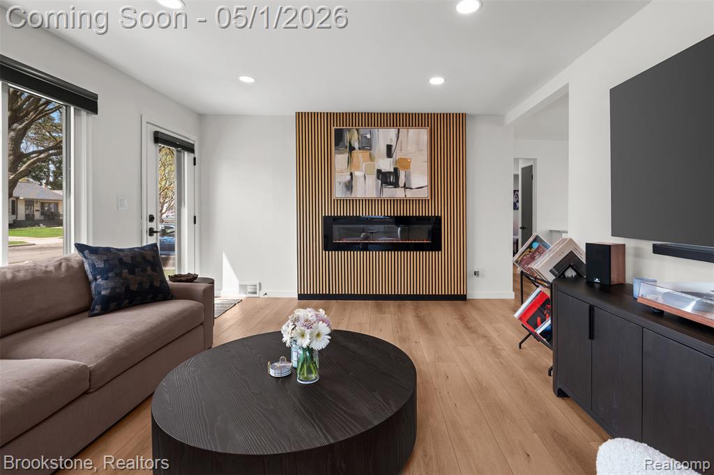 4422 THORNCROFT Avenue, Royal Oak, MI 48073 — Photo 8