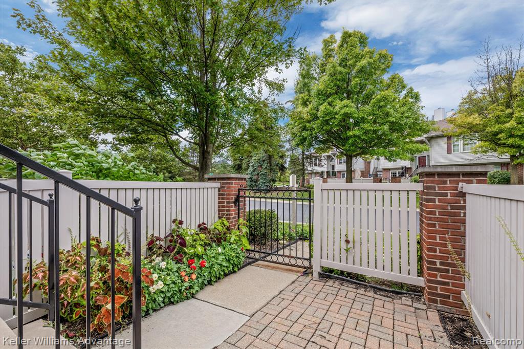 49573 DONOVAN Boulevard, Plymouth, MI 48170 — Photo 5