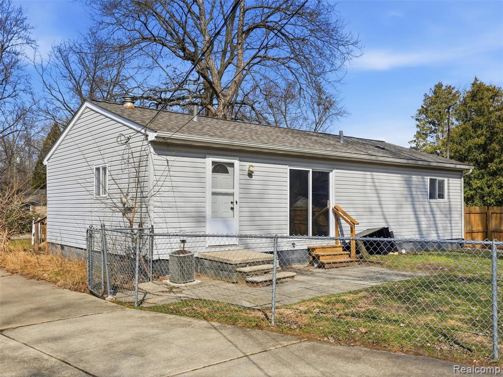 8568 Janis Street, Shelby Twp, MI 48317 — Photo 29