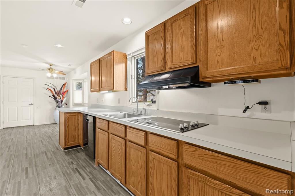 21304 JUNIPER Court, 69, Farmington Hills, MI 48336 — Photo 2