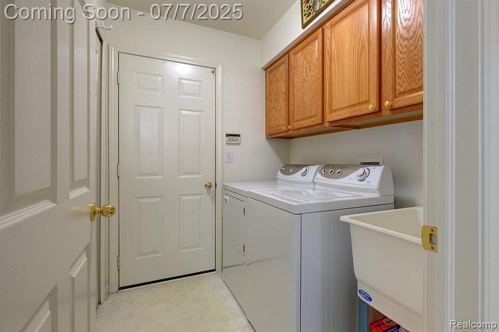 1875 N Kenwyck Drive, Ypsilanti, MI 48198 — Photo 11