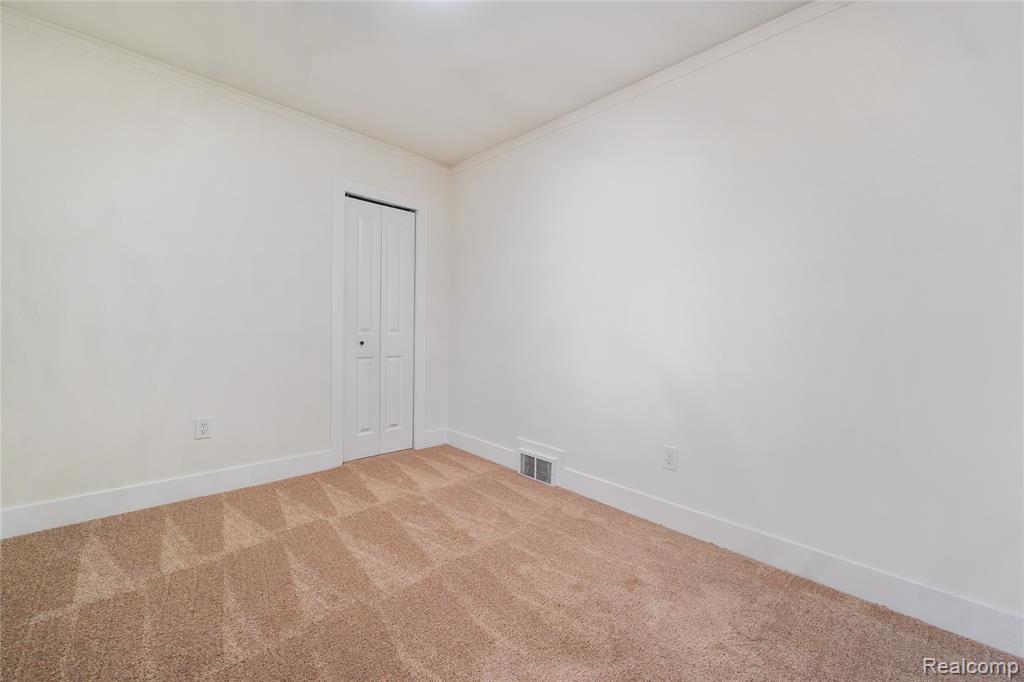 19133 Huntington Avenue, Harper Woods, MI 48225 — Photo 20