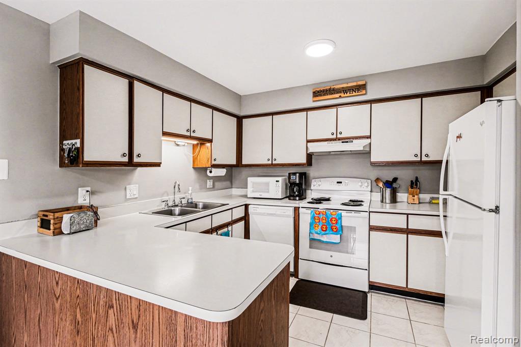 946 Country Club Drive, Saint Clair Shores, MI 48082 — Photo 5