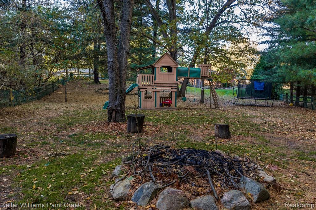 912 E Gunn Road, Rochester, MI 48306 — Photo 46