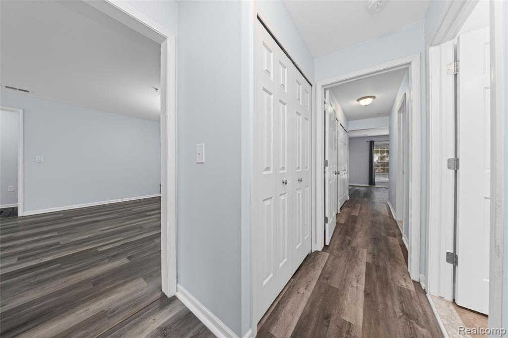 28139 Carlton Way Drive, Novi, MI 48377 — Photo 28