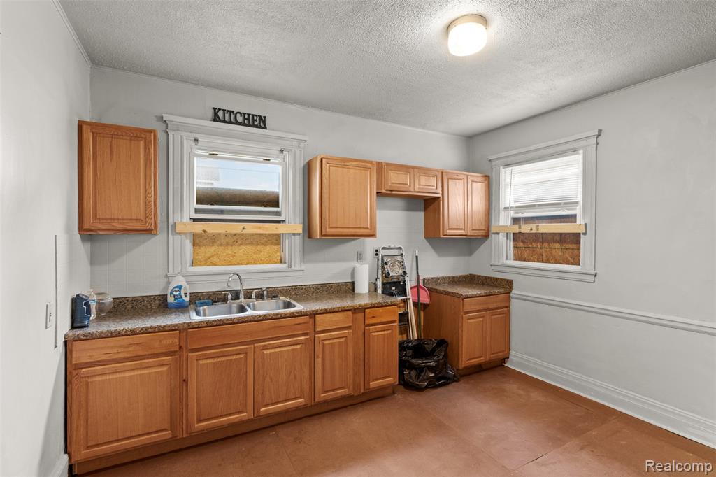 1649 HURLBUT Street, Detroit, MI 48214 — Photo 17
