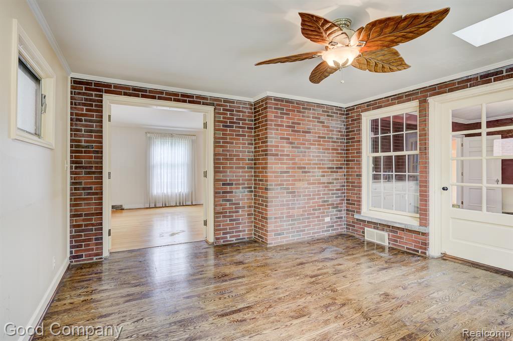 20 OXFORD Boulevard, Pleasant Ridge, MI — Photo 12