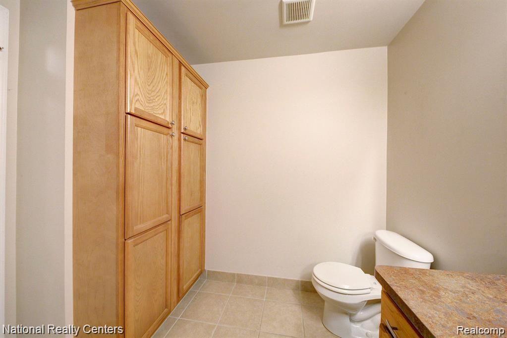 48407 MANOR BRIDGE Drive, Canton, MI 48188 — Photo 10
