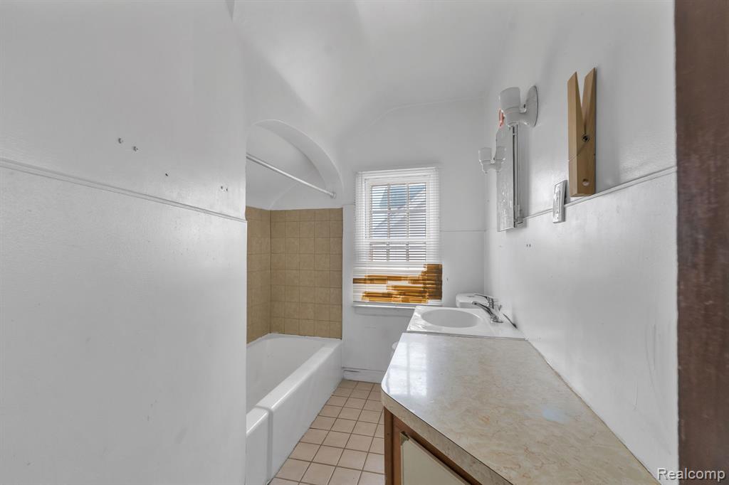 6120 MIDDLESEX Street, Dearborn, MI 48126 — Photo 26