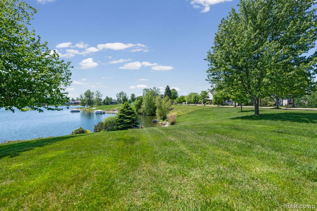 840 Cross Circle, Oxford, MI 48371 — Photo 13