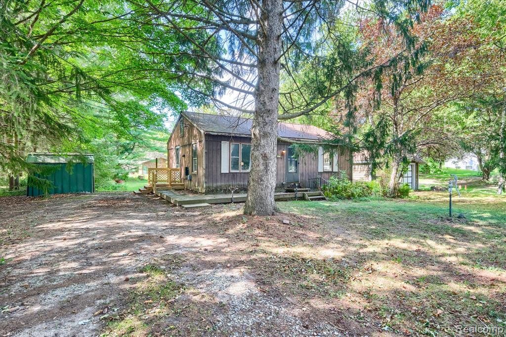 4425 West Street, Leonard, MI 48367 — front exterior