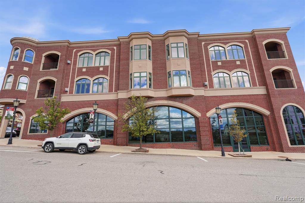 331 E Cady Street - Photo 2