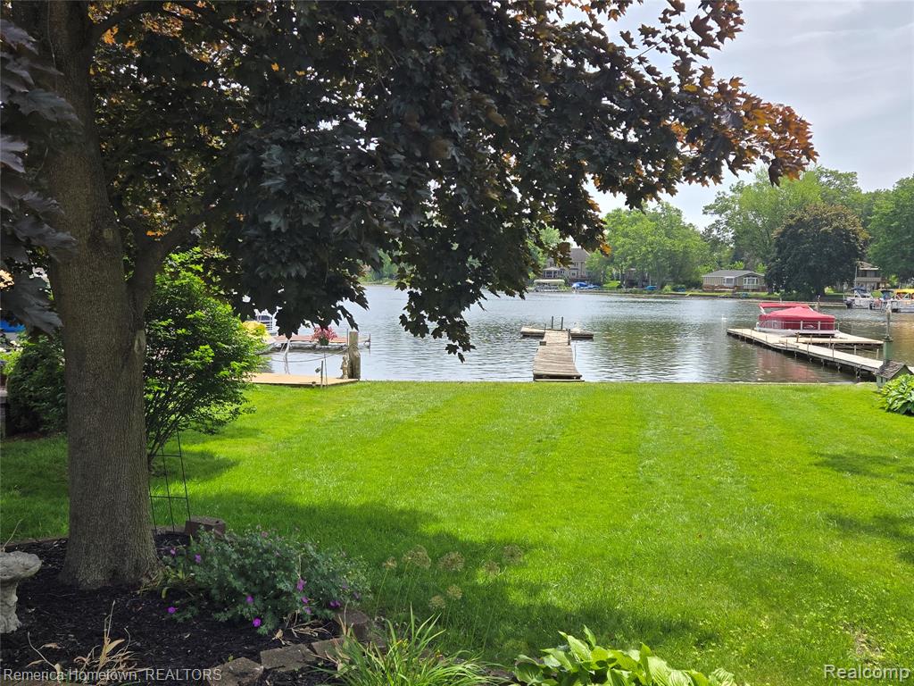 8991 LakeView Drive, White Lake, MI — Photo 2