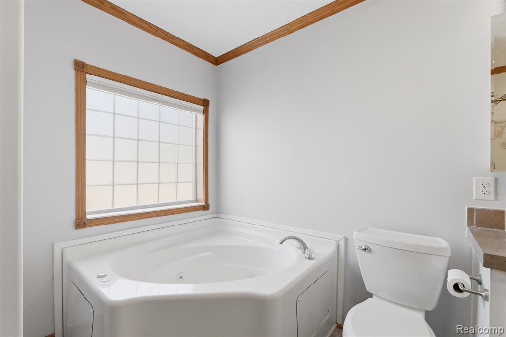 11050 Willowgreen Court, South Lyon, MI 48178 — Photo 21