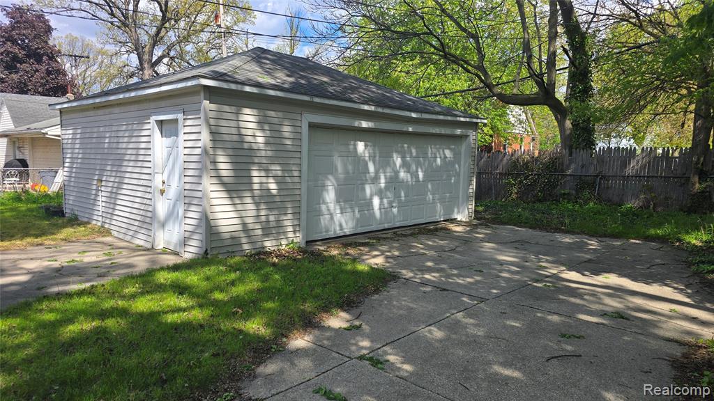 623 E Elza Avenue, Hazel Park, MI 48030 — Photo 13