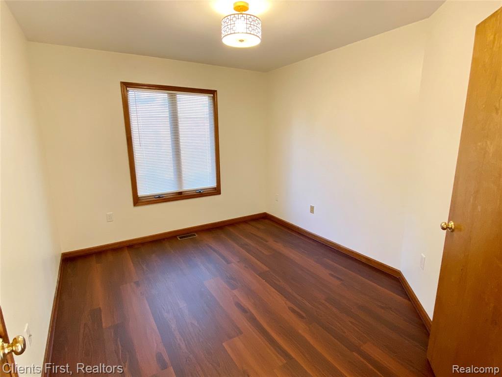 7233 OAKWOOD Drive, West Bloomfield, MI — Photo 19