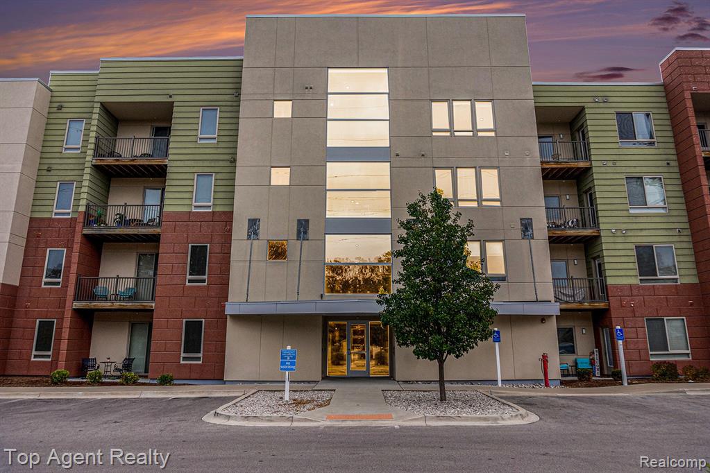 630 S GARFIELD Avenue, 202, Traverse City, MI 49686 — front exterior