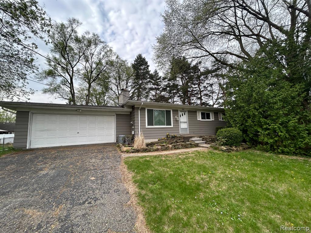 580 COLEBROOK Drive, Troy, MI 48083 — Photo 2