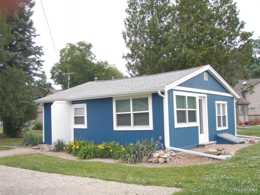 9920 Sashabaw Road, Clarkston, MI 48348 — front exterior