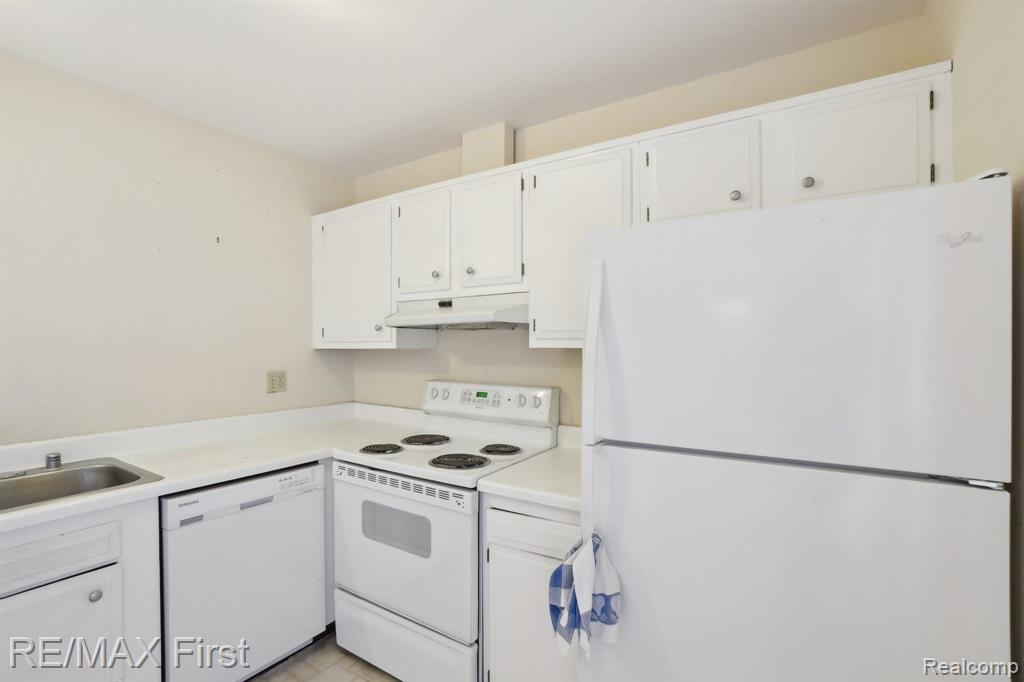 22768 RENFORD Street, Novi, MI — Photo 9