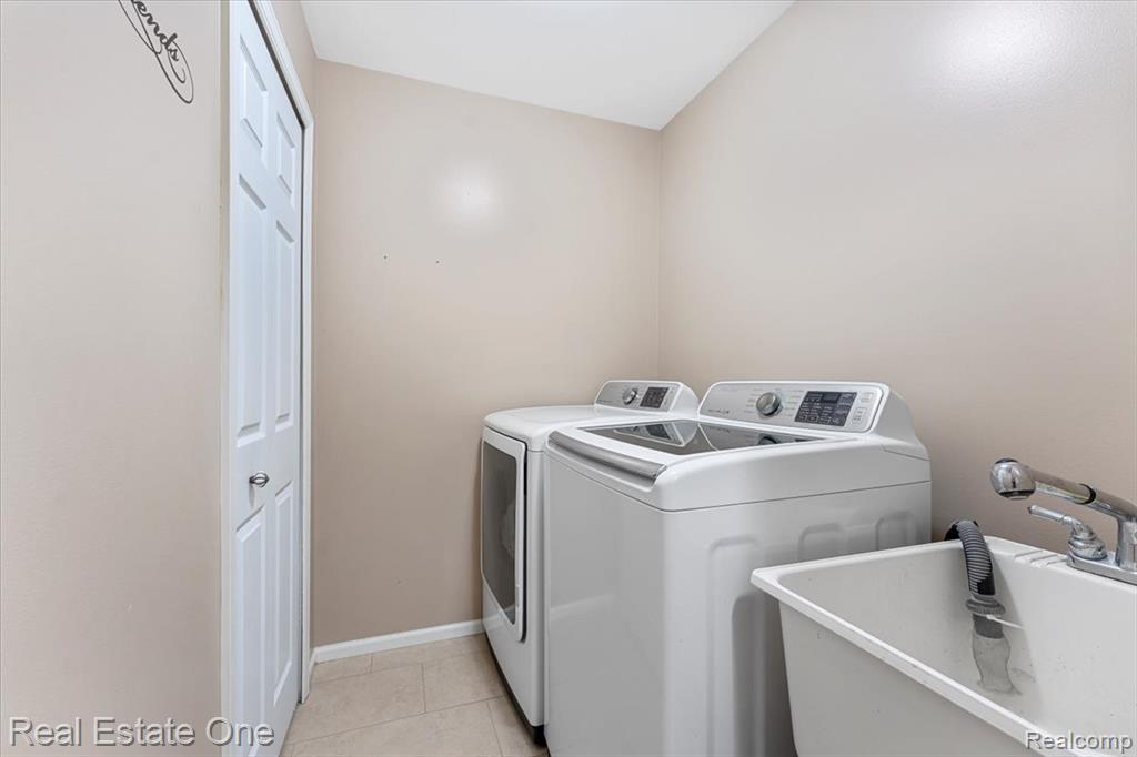 30026 Huron Meadows Drive, Rockwood, MI — Photo 22