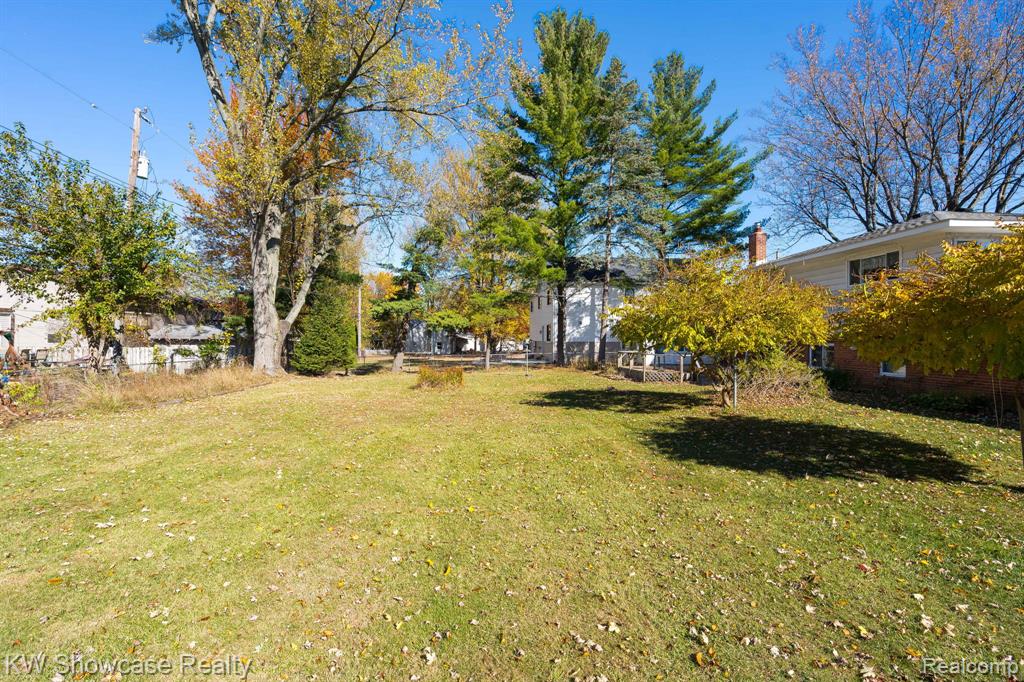 5274 Cooley Lake Road, Waterford, MI 48327 — Photo 15