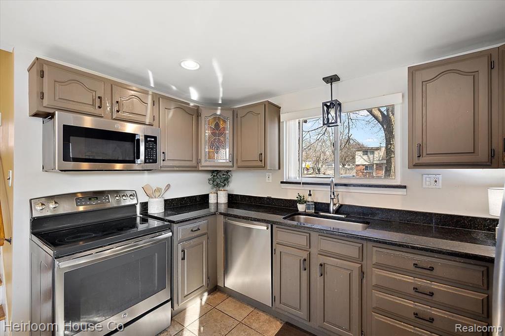 8915 Sioux, Redford, MI 48239 — Photo 10