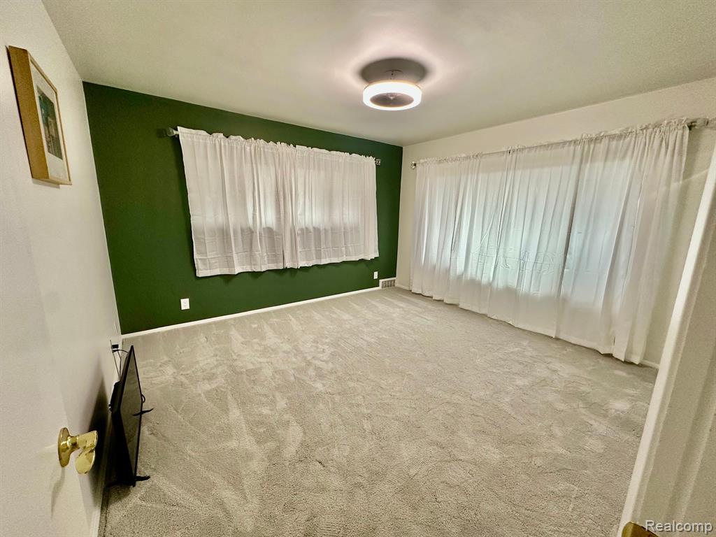 9171 E OUTER Drive, Detroit, MI 48213 — Photo 14
