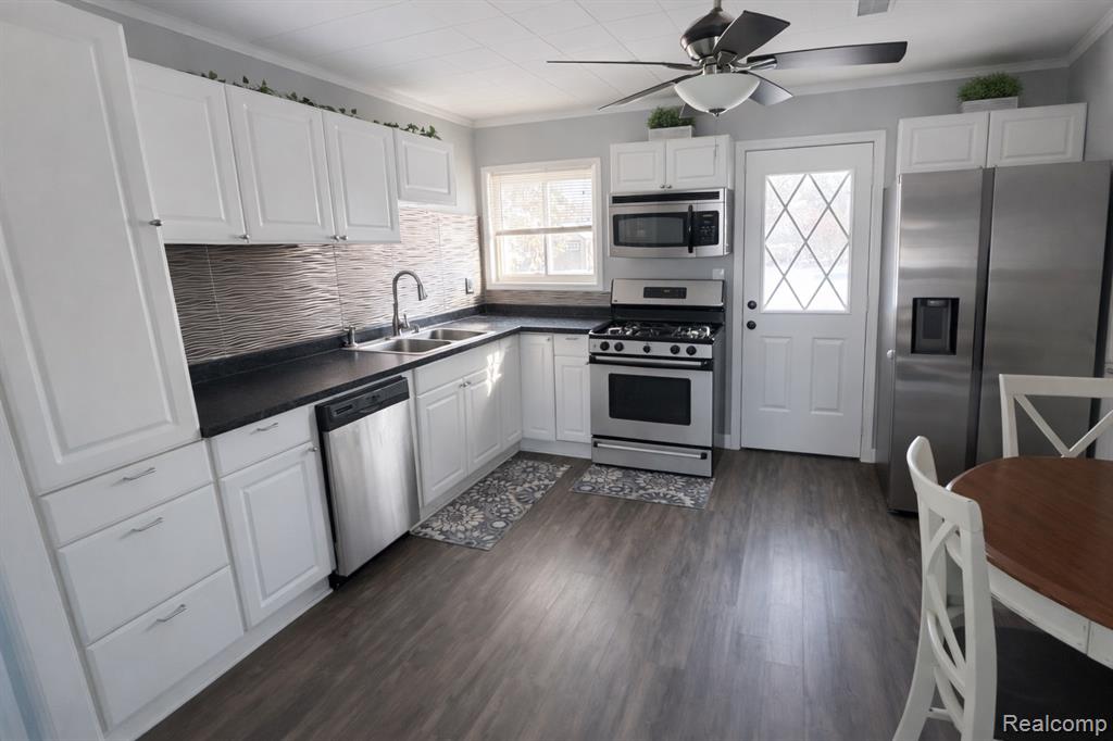 6101 Woodsdale Drive, Grand Blanc, MI 48439 — Photo 7