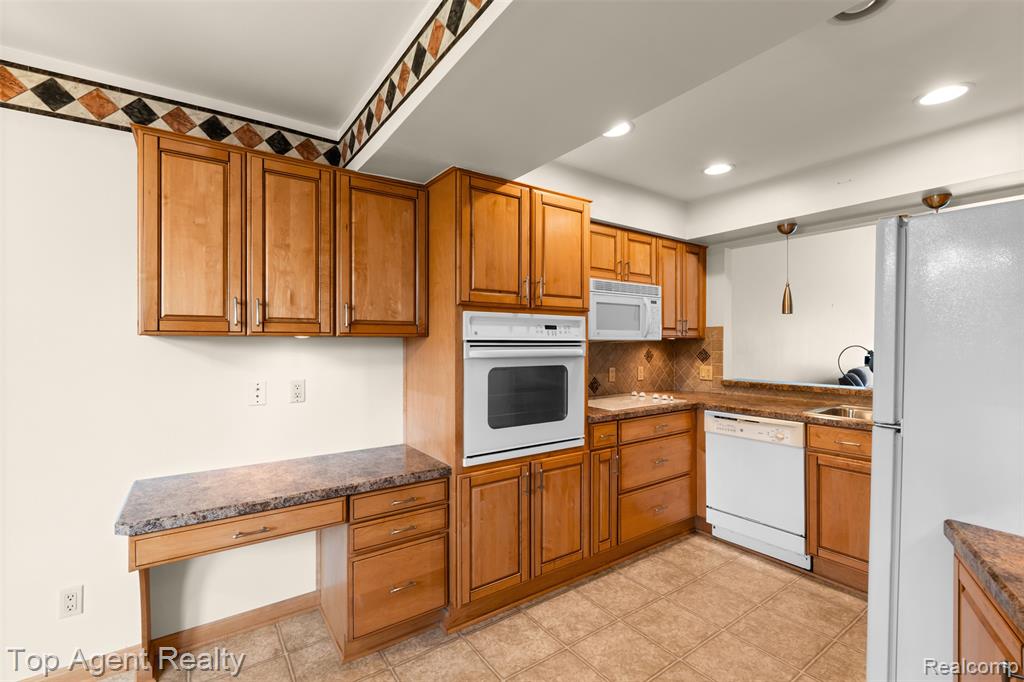 42618 Cassin Way, Clinton Twp, MI 48038 — Photo 8