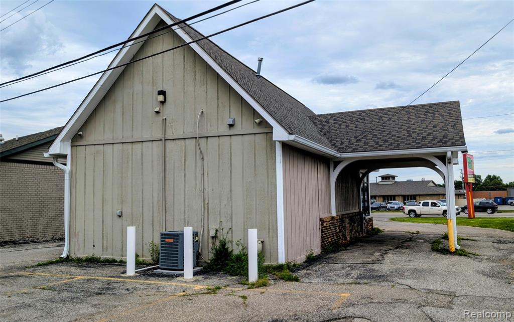 832 S Main Street, Lapeer, MI 48446 — Photo 4