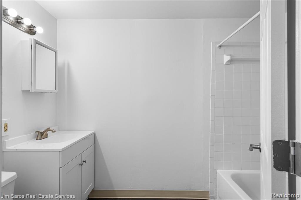 590 Parkview #101 Drive, Detroit, MI 48214 — Photo 15