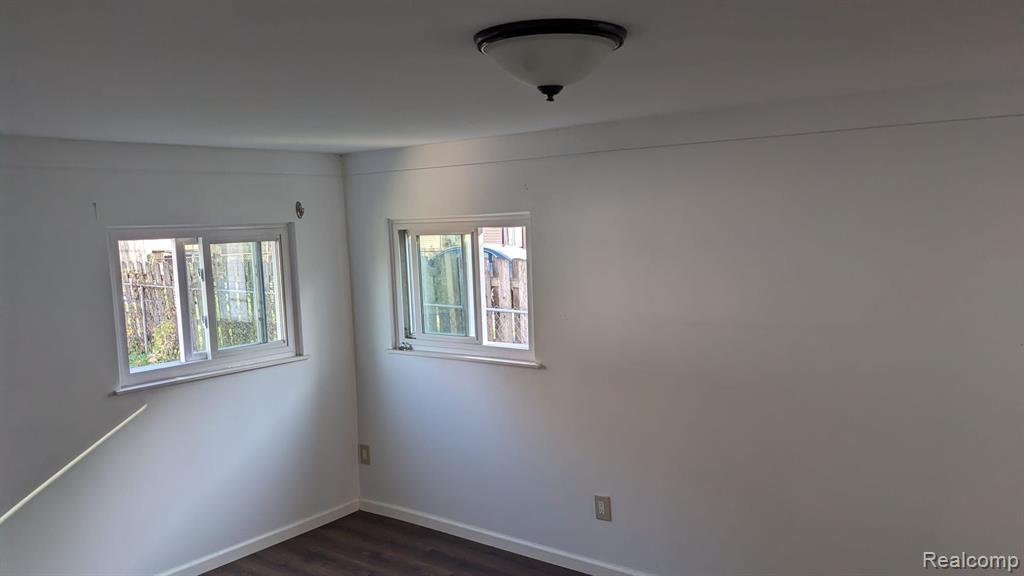 6012 ROBINDALE Avenue, Dearborn Heights, MI 48127 — Photo 7
