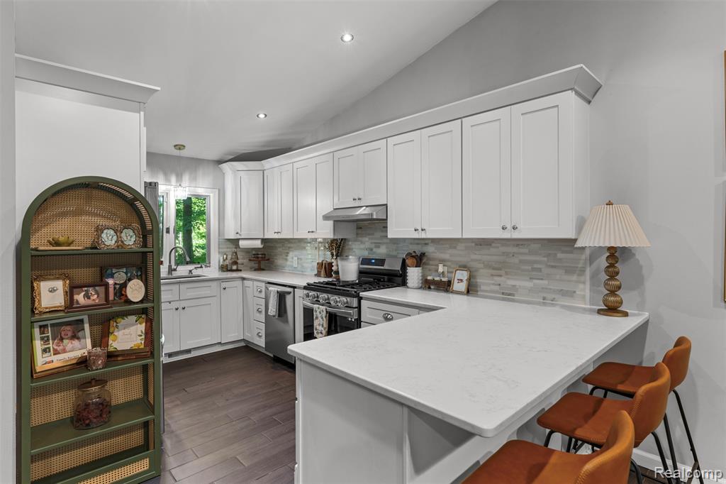 4365 Rose Court, Lake Orion, MI 48362 — Photo 8